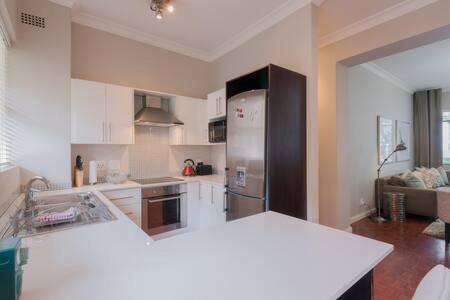 Modern Apartment In Rosebank Joanesburgo Exterior foto